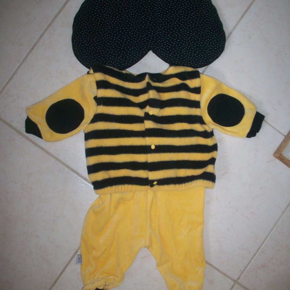 First Moments Bee Costume Warm Footed w. Wings Outfit 6/9 Months 6-9 M No Hat